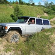 Toyota landcruiser hj 61