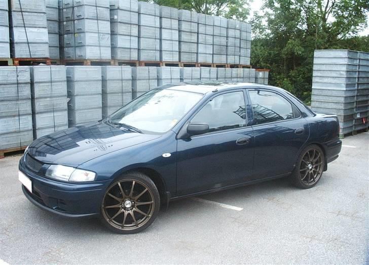 Mazda 323 BA Sedan Solgt billede 5