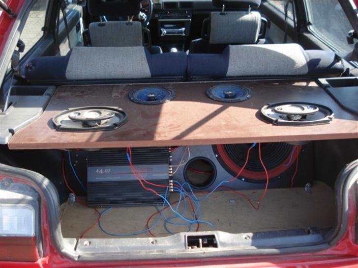 Toyota Corolla GT Twincam - Anlægget bliver snart lavet færdig.. det skal lige indstilles.. 15" sub til salg billede 13