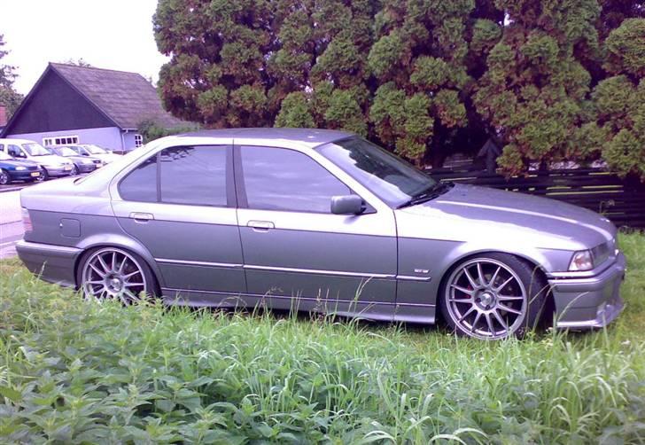 BMW 320i billede 4