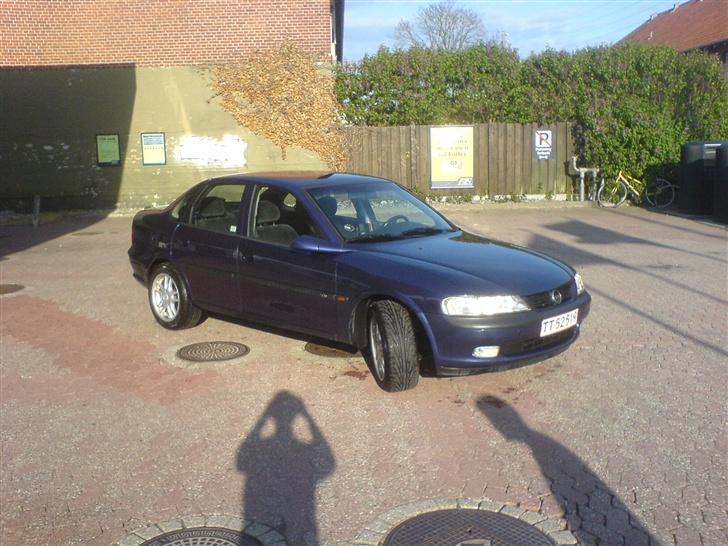Opel Vectra 2.0 16V SOLGT! billede 2