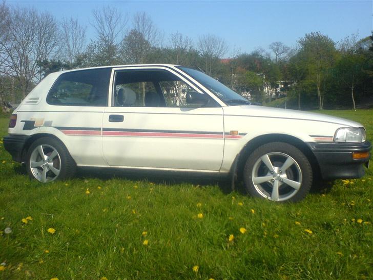 Toyota corolla E90 billede 2