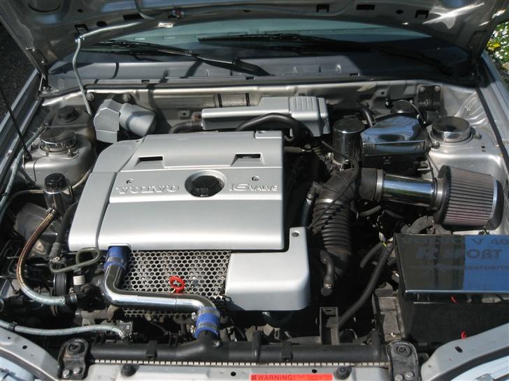 Volvo V40 CarZone "Solgt" - Motorrummet hvor der også er lavet lidt billede 10