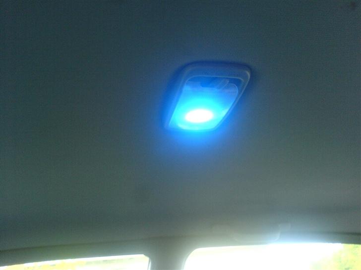 Toyota corolla E90 - Lyser hele kabinen blå om aftenen billede 6