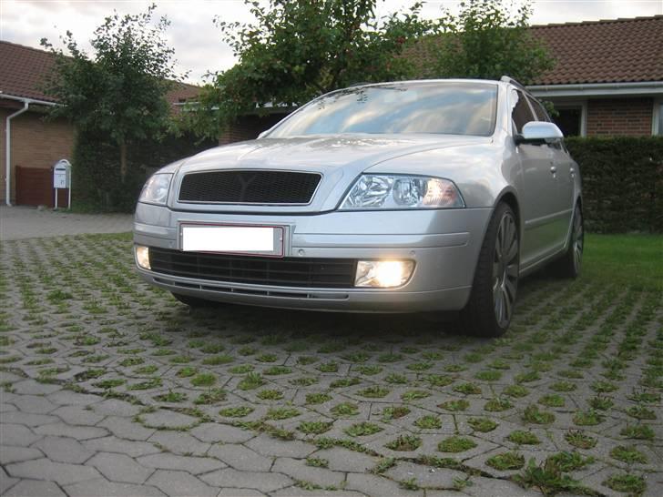 Skoda Octavia II Combi *SOLGT* - Lige et billede med den nye front. billede 6