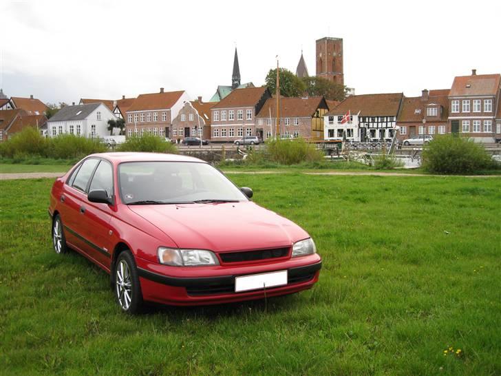 Toyota Carina E billede 1