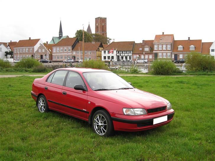 Toyota Carina E billede 2