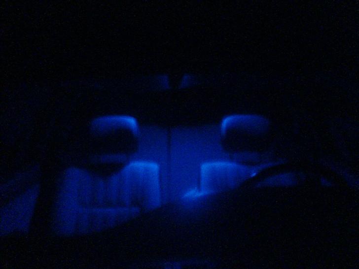 Toyota corolla E90 - Loftpæren i kabinen, er skarpere, men mit kamera vil ikk opfange det.  billede 14