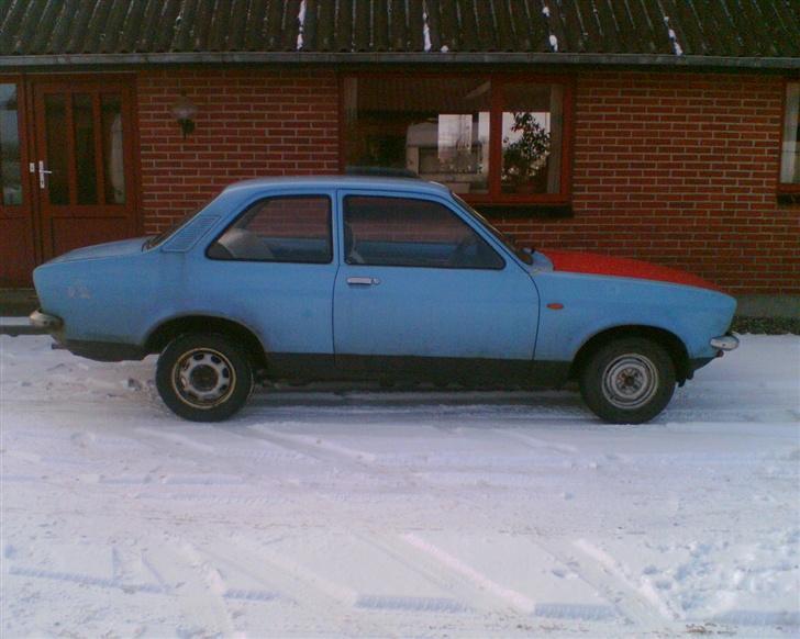 Opel Kadett C sedan (I pit) "Mette" - Den store motor vejer jo en del eller noget.... billede 2