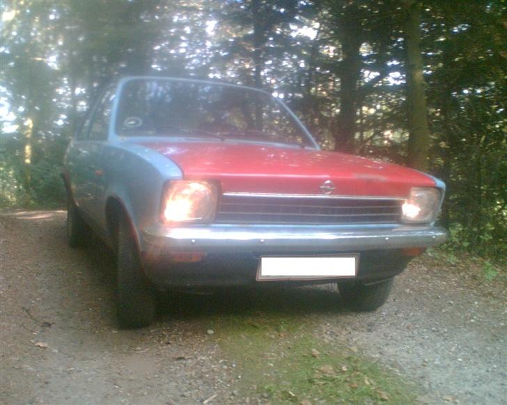 Opel Kadett C sedan (I pit) "Mette" - En tur i skoven billede 3