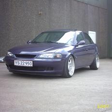 Opel Vectra B 2.5 V6