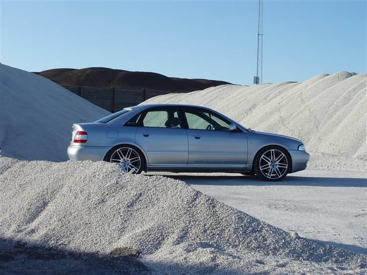 Audi A4 1,8 20V T. SOLGT billede 2