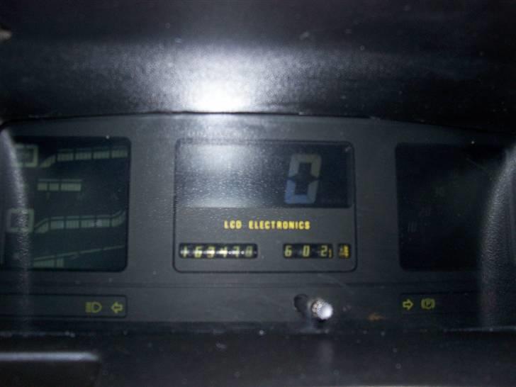 Opel Kadett Cab Solgt - Digital speedometer med blåt lys. billede 4