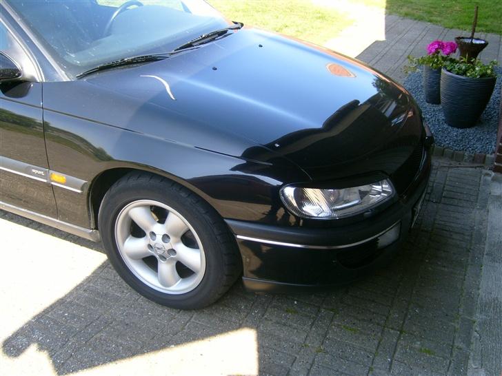 Opel Omega 3.0 V6  billede 1