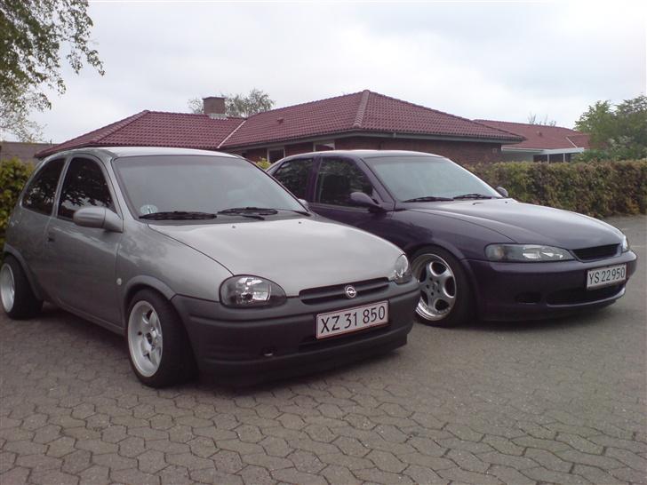 Opel Corsa B SOLGT - Min vilde satan, og min kammis knap så vilde v6´er :D billede 6