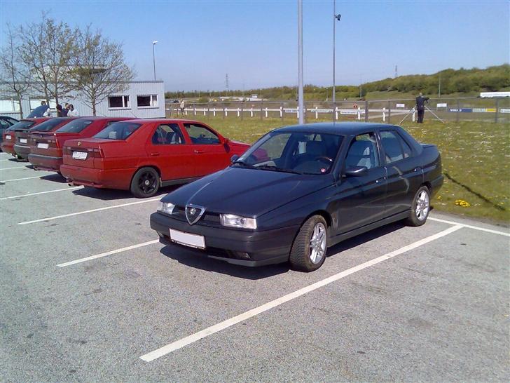 Alfa Romeo 155 2.0-16v "Super"(mk2) - 5.maj - første gang jeg var til træf med 155´eren - OG det blev da til nogle  ture rundt på KTI-Roskilde også. (Minn første gang på bane...og jeg fik overhalet pacecar´en....ups!) billede 6