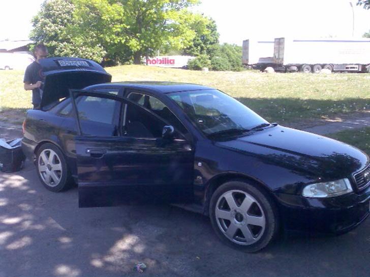 Audi A4 på SU (Solgt) - Audien i sit es på langtur, her ved Ingolstadt i Tyskland :-) billede 10