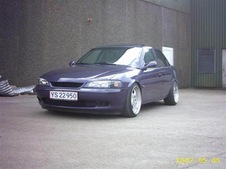 Opel Vectra B 2.5 V6 billede 1