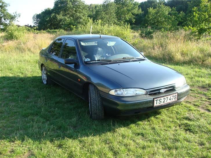 Ford Mondeo 1,8i 16V *Solgt* billede 1