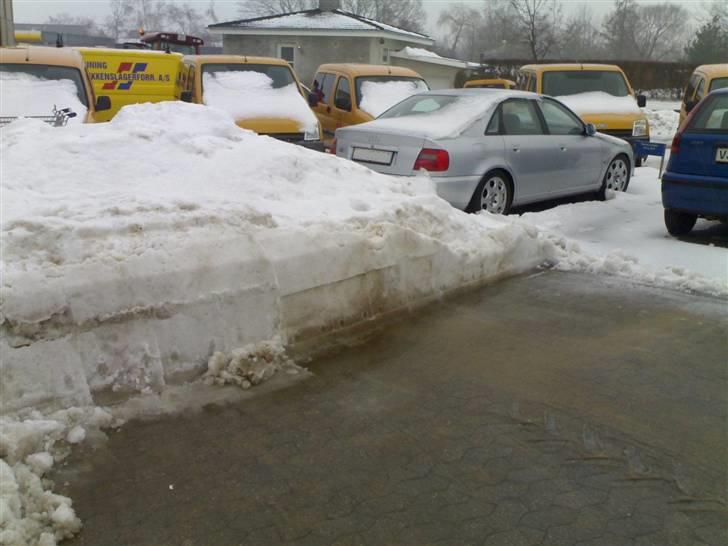 Audi A4 1,8 Turbo - Han tænker ikke for langt ham der styrre den sneskovl!!! billede 19