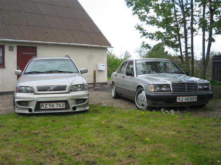 Volvo V40 CarZone "Solgt" - Den nye og den gamle billede 15