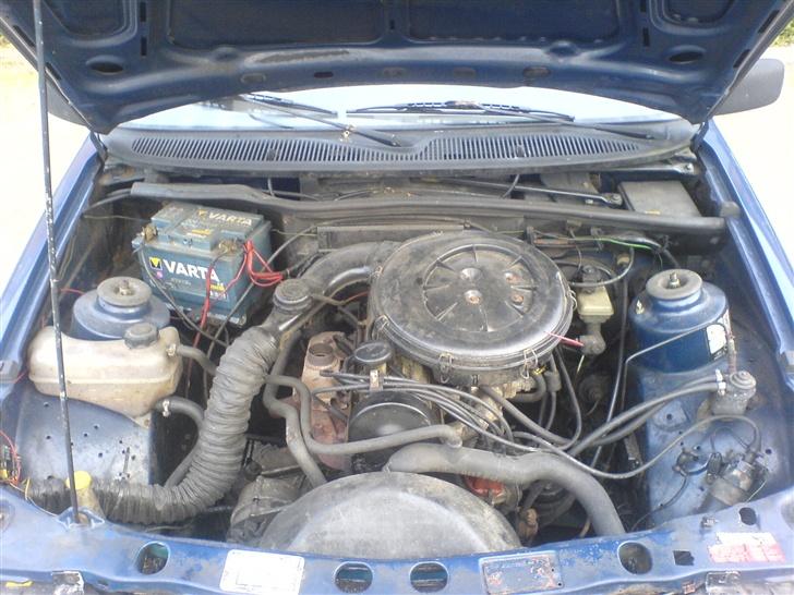 Ford Sierra 1,6 CLX [DØD] - Snøft... billede 2