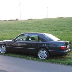 Mercedes Benz W124 300E-24