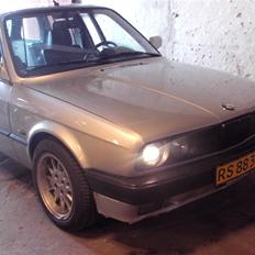 BMW 320i E30 Touring solgt