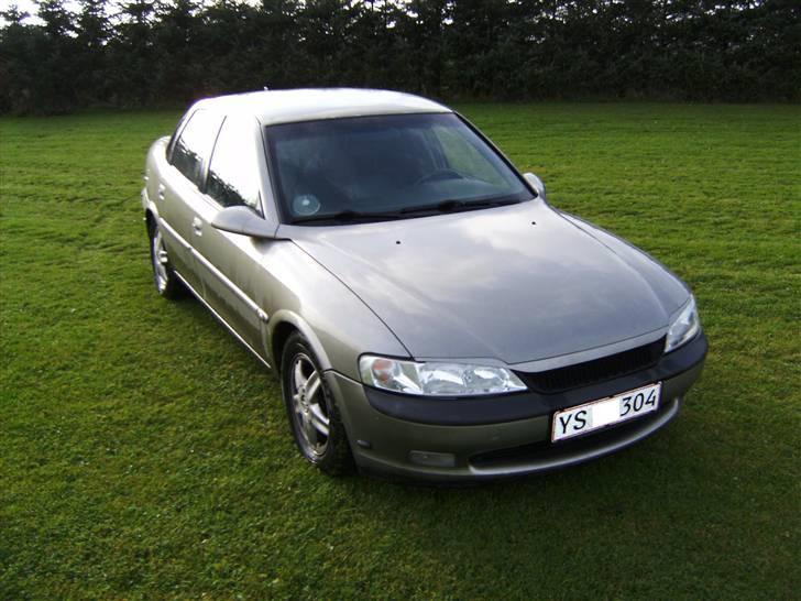 Opel Vectra B 2.0 16v (SOLGT) billede 1