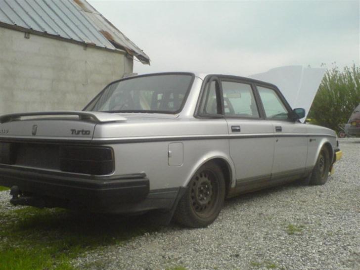 Volvo 240 turbo SOLGT - den er lidt lav;) billede 2