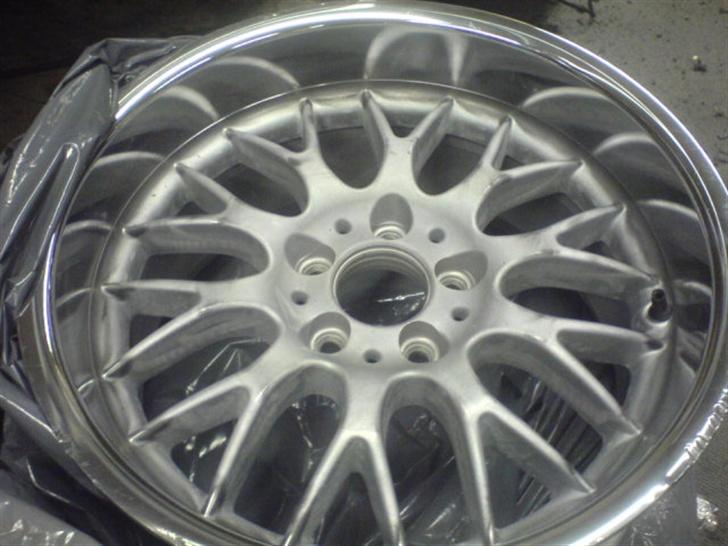 Volvo 240 turbo SOLGT - mine rondel dtm som lige er blevet poleret ved min vens firma www.himex.dk(så kontakt mig for polering) så skal centrum bare males billede 3