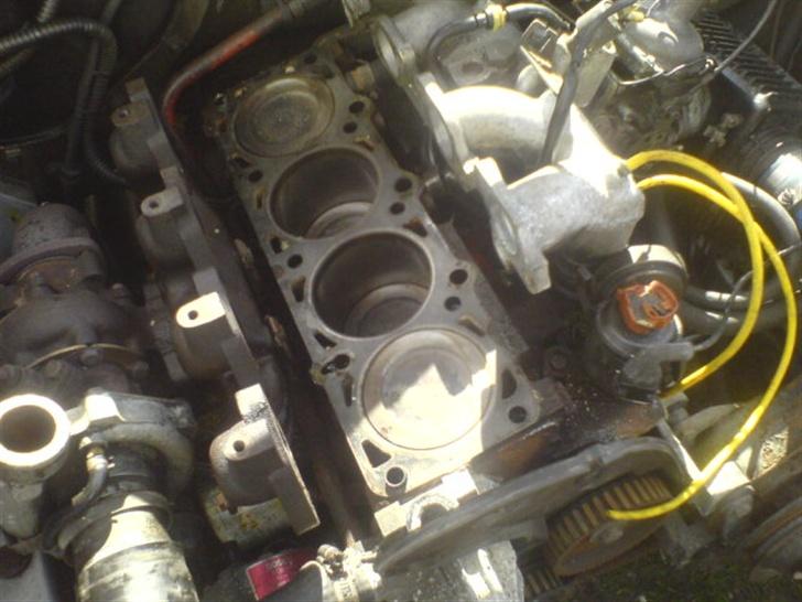 Volvo 240 turbo SOLGT - så kan man se de smedede stempler:) billede 6