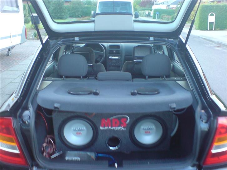 Opel Astra g 1,6 - Skal have monteret dvd skærme rigtig. billede 6