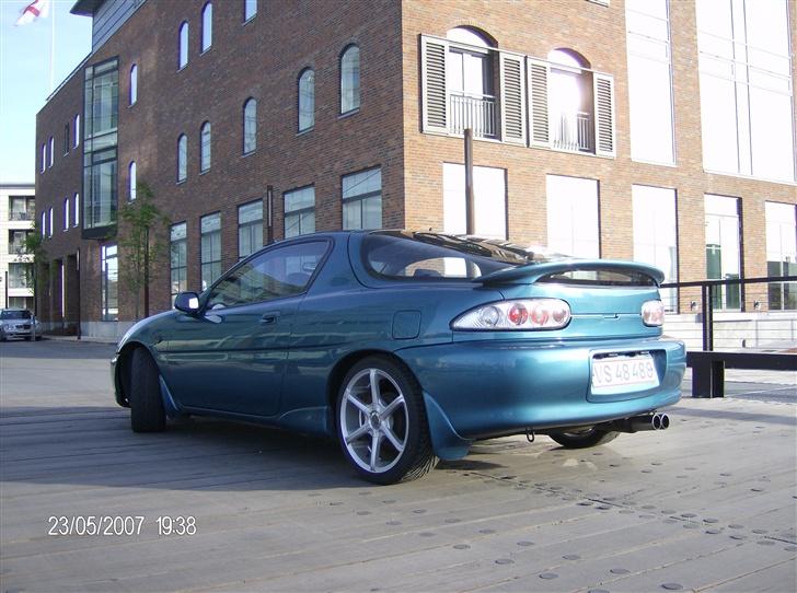 Mazda MX 3 "SOLGT" - set bag fra med en fed vinkel billede 3