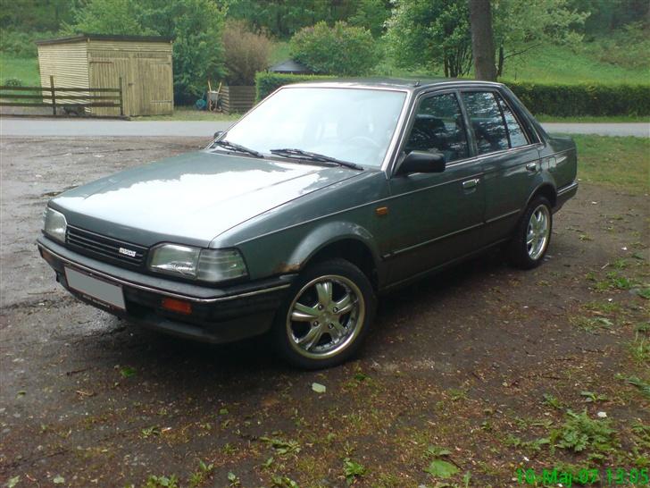 Mazda 323 1.5 LX Skrottet billede 2