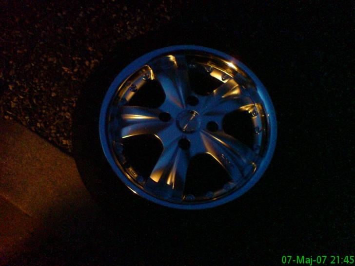 Mazda 323 1.5 LX Skrottet - ja.. syns selv det var et godt køb billede 3