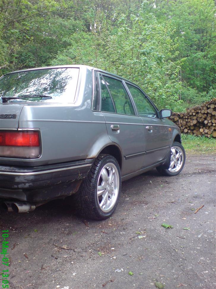 Mazda 323 1.5 LX Skrottet billede 5
