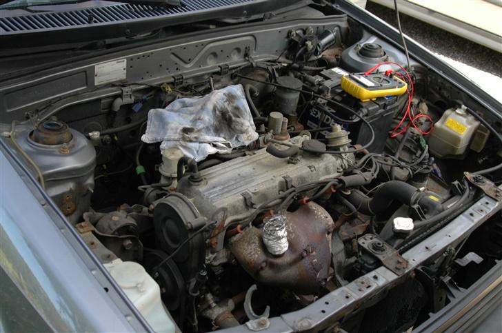 Mazda 323 1.5 LX Skrottet - ja.. Her bor "alle" hestene så..!!! billede 12