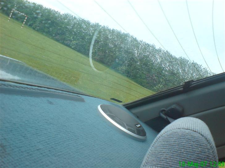 Mazda 323 1.5 LX Skrottet billede 18