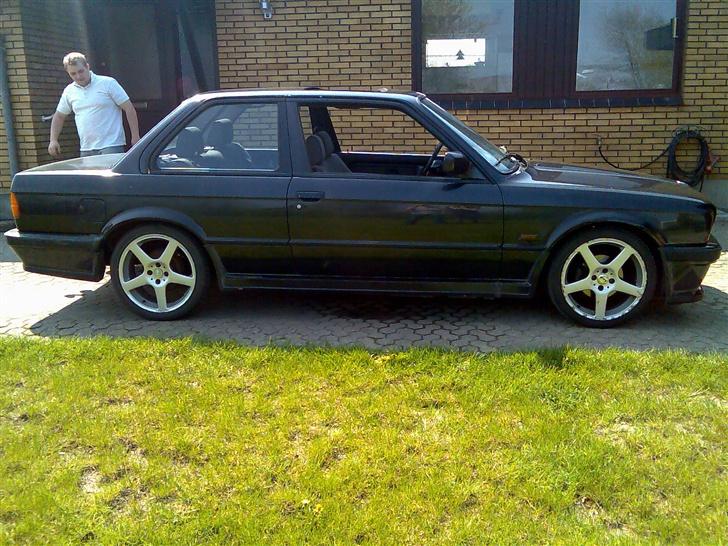 BMW e30 320i solgt billede 9