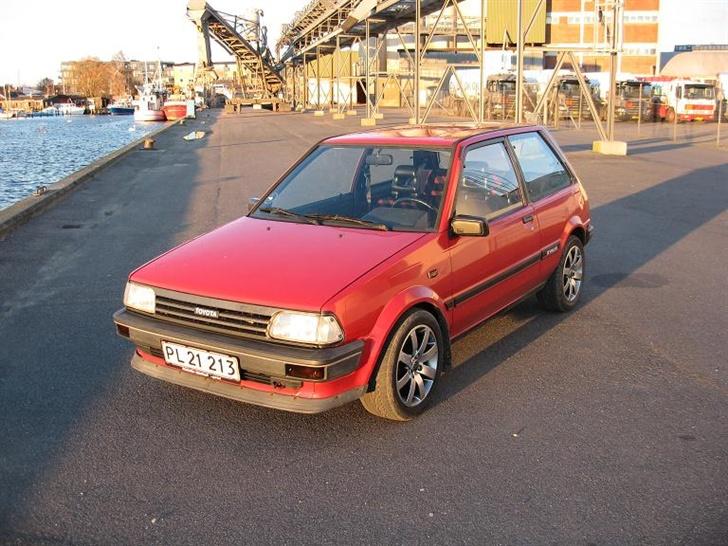Toyota Starlet *DØD* - Taget på havnen i solskinsvejr specielt til Bilgalleri :) billede 2