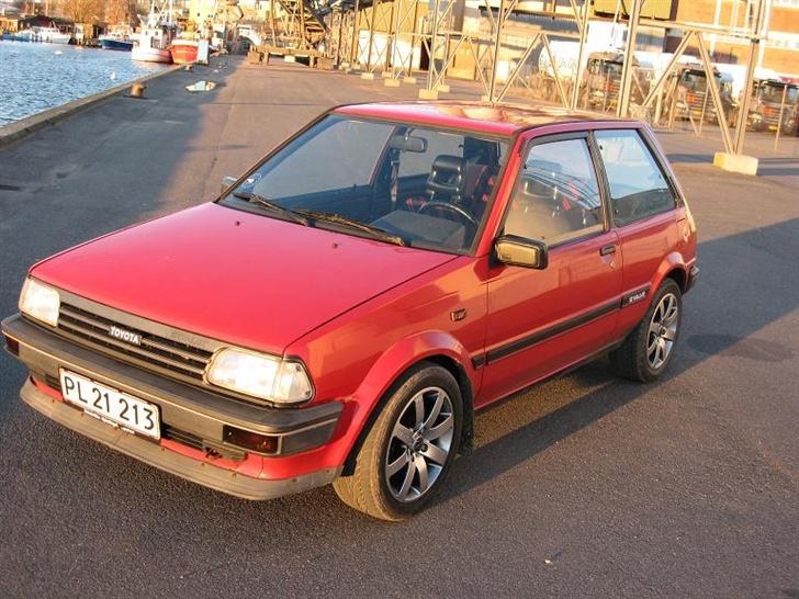 Toyota Starlet *DØD* - Taget på havnen i solskinsvejr specielt til Bilgalleri :) billede 5