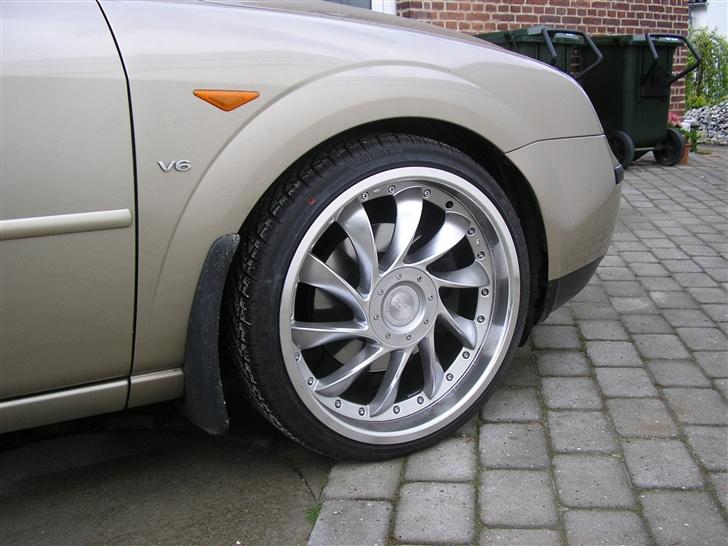 Ford mondeo 2,5 v6 ghia - sænket 40mm, og før indfarvning af lister og kofanger billede 6