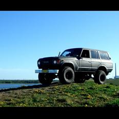 Toyota LandCruiser HJ60 >SOLGT<