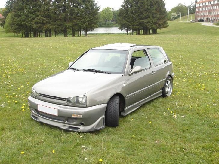 VW Golf 3 1.8 (Solgt) billede 1
