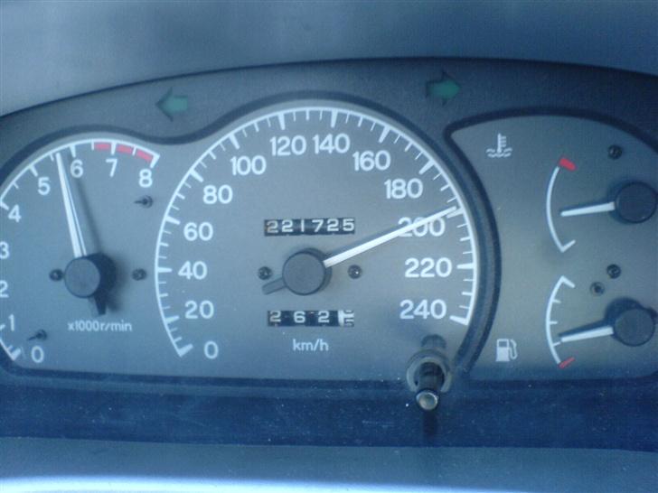 Mitsubishi Colt 1,6 GLXi *Solgt* - En lille hurtig tur ned til tanken ;) billede 12