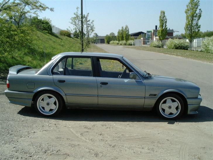 BMW e30.320i billede 1