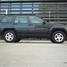Jeep  Grand Cherokee lx 5,9 (SOLGT)