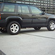 Jeep  Grand Cherokee lx 5,9 (SOLGT)