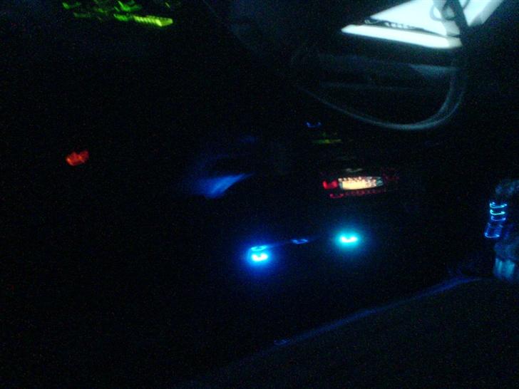 Nissan micra solgt.... - så ha jeg lad blåt lys i.... hehe billede 20